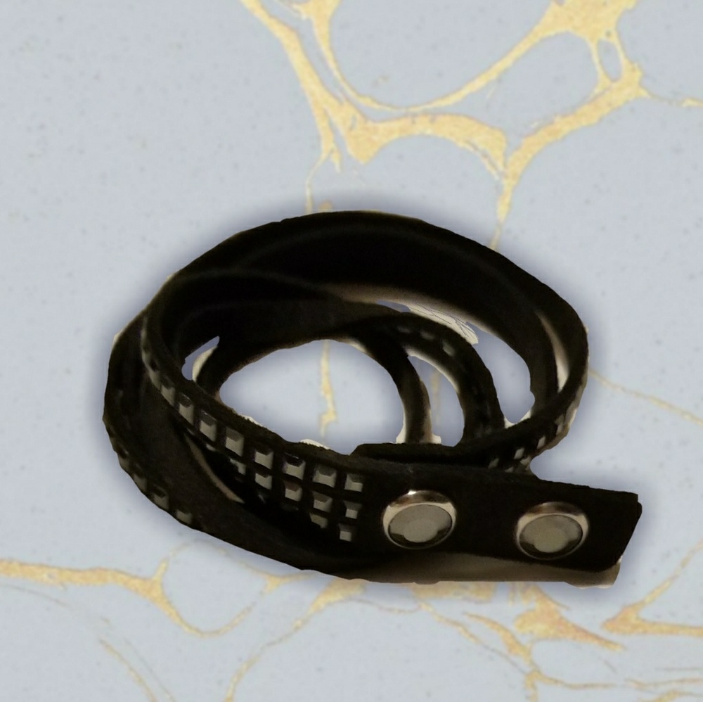 🐱Black crystal bracelet multiple rows w. Snaps